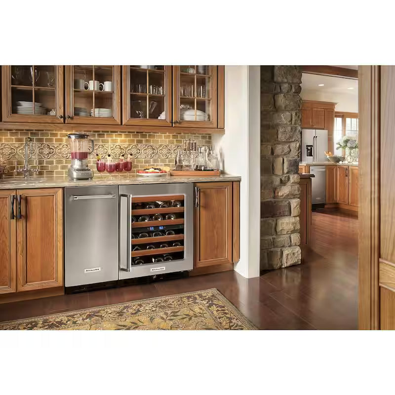 Built-In Ice Maker in PrintShield Stainless Steel B84091