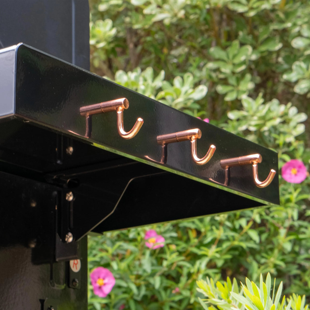 2-Burner Compact Propane Gas Grill with Foldable Sides Z1356