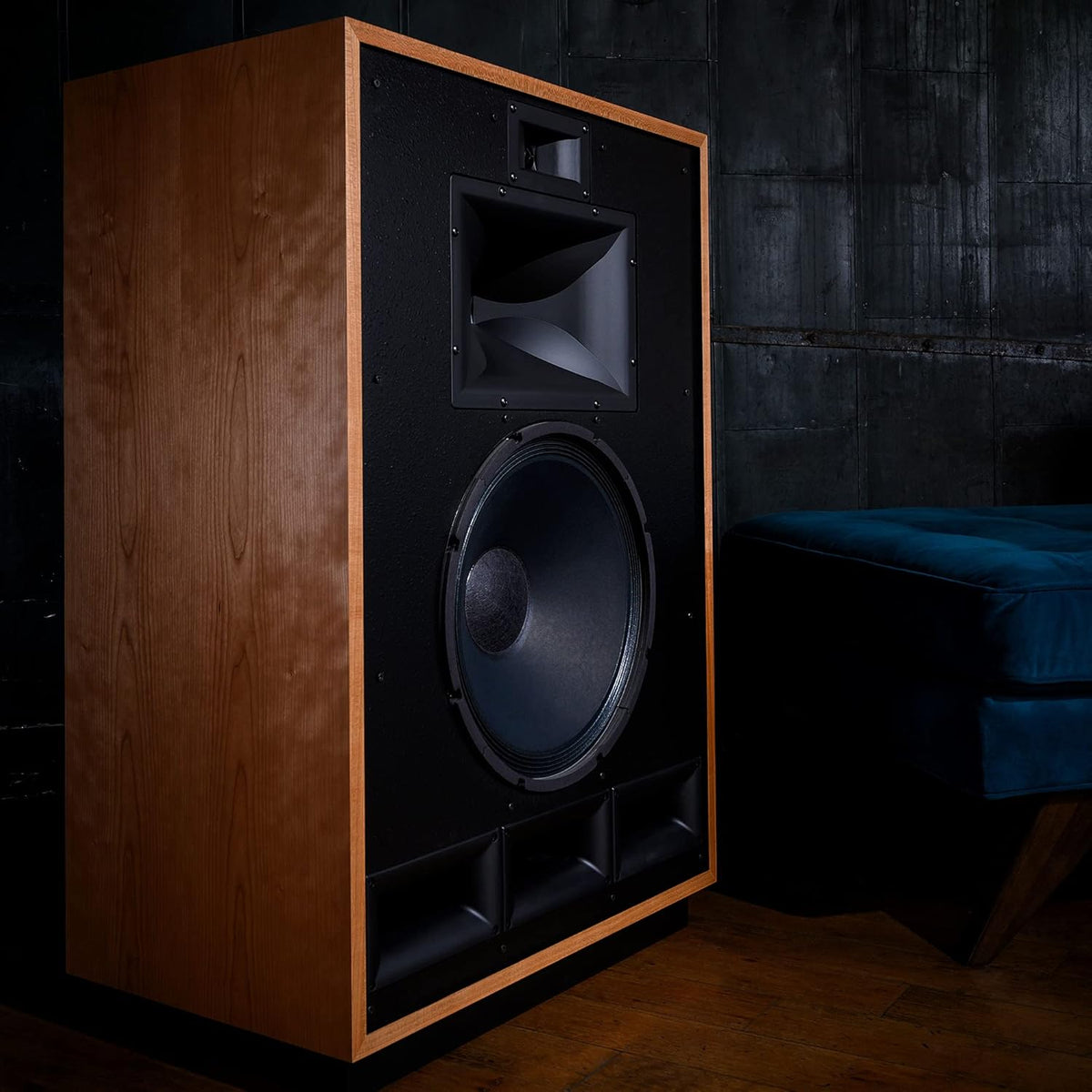 Walnut Floorstanding Speakers U406472
