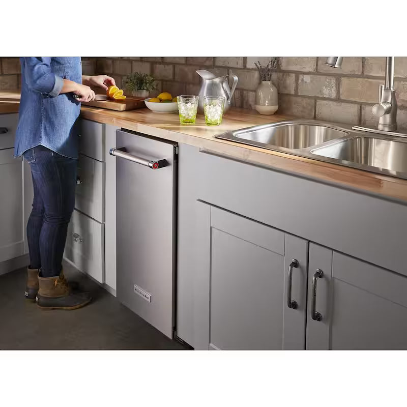 Built-In Ice Maker in PrintShield Stainless Steel B84091